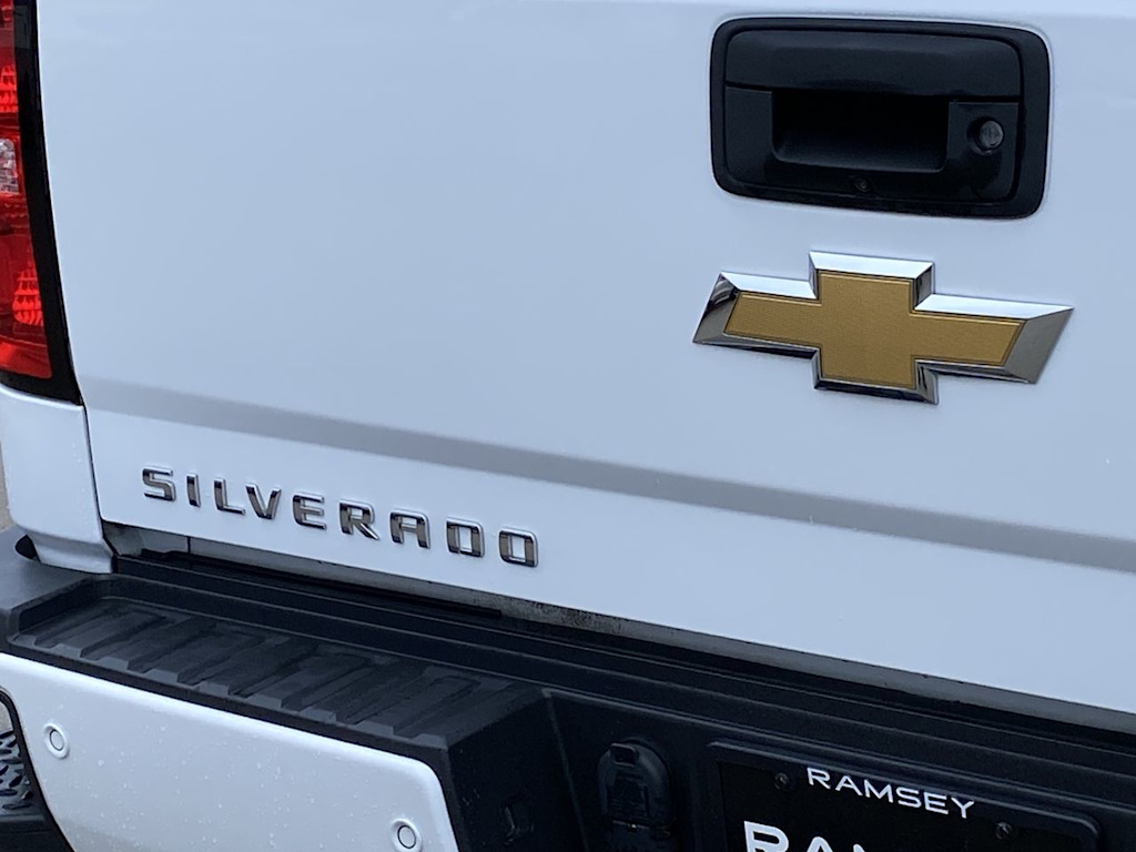 2017 Chevrolet Silverado 2500 High Country 23