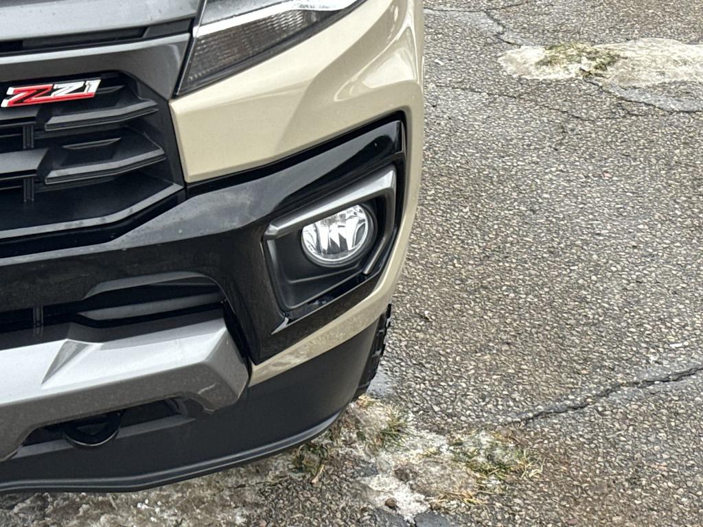 Thumbnail: 2022 Chevrolet Colorado - 23