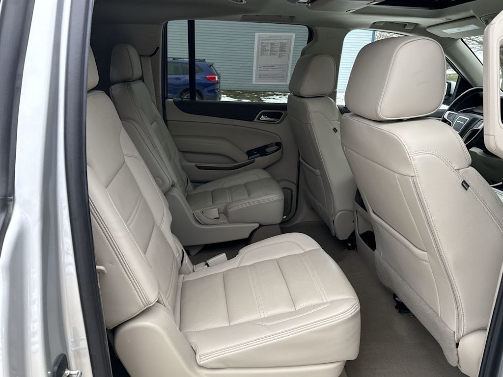 Thumbnail: 2020 GMC Yukon XL - 28