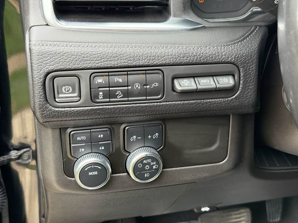 Thumbnail: 2021 GMC Yukon XL - 33