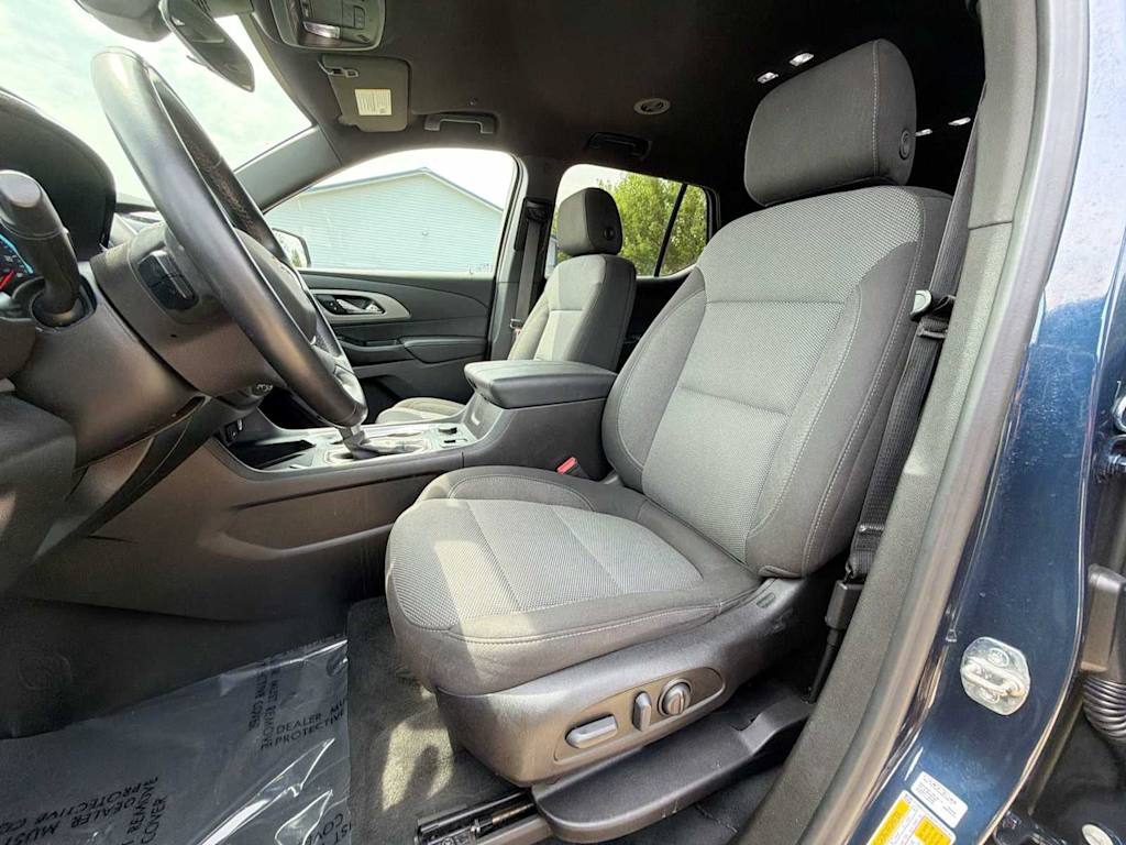 Thumbnail: 2023 Chevrolet Traverse - 10