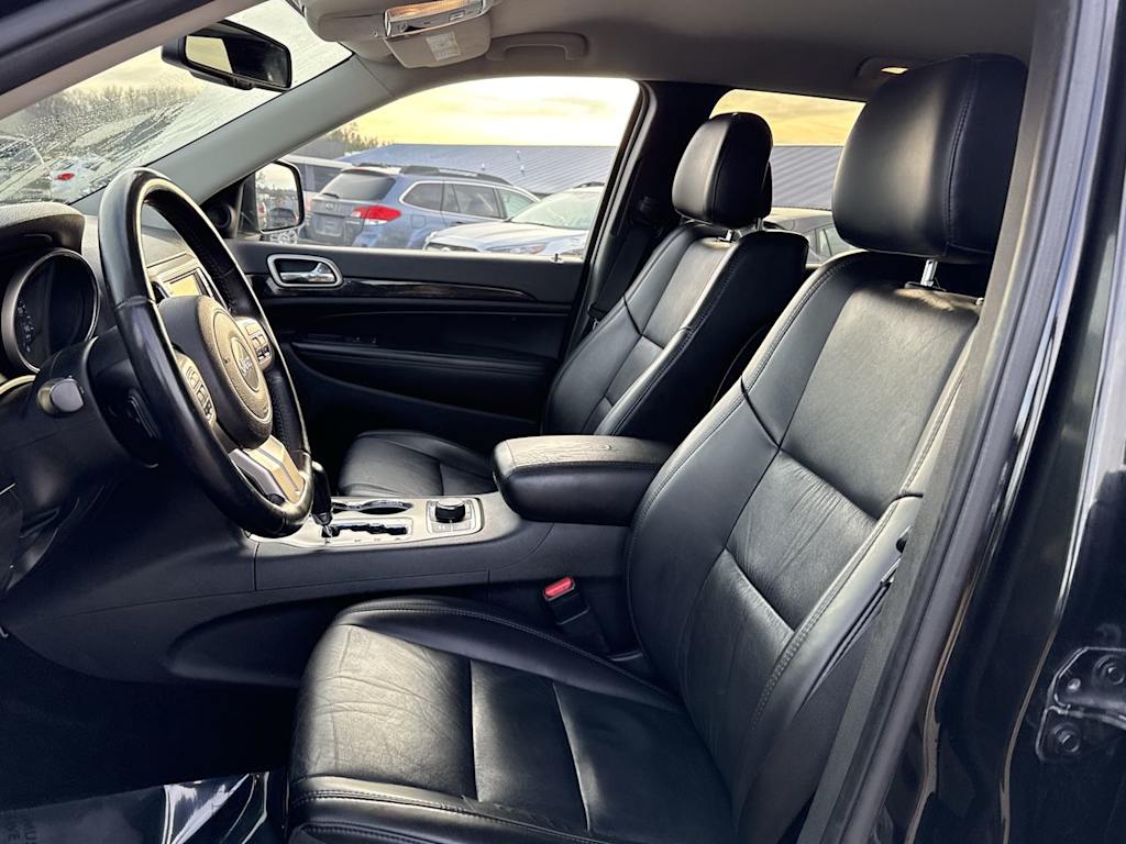 Thumbnail: 2011 Jeep Grand Cherokee - 11