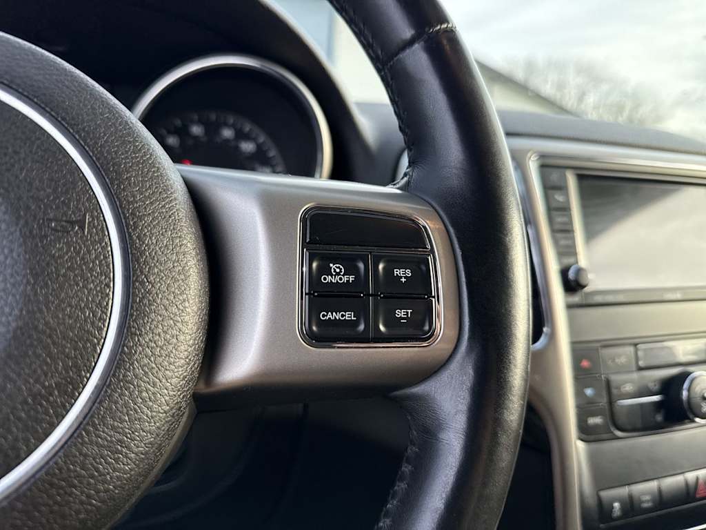 Thumbnail: 2011 Jeep Grand Cherokee - 28