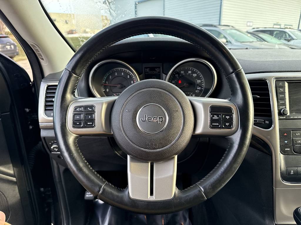 Thumbnail: 2011 Jeep Grand Cherokee - 14