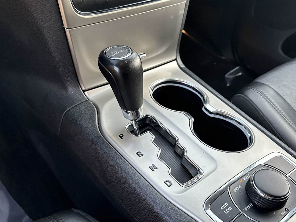 Thumbnail: 2011 Jeep Grand Cherokee - 16