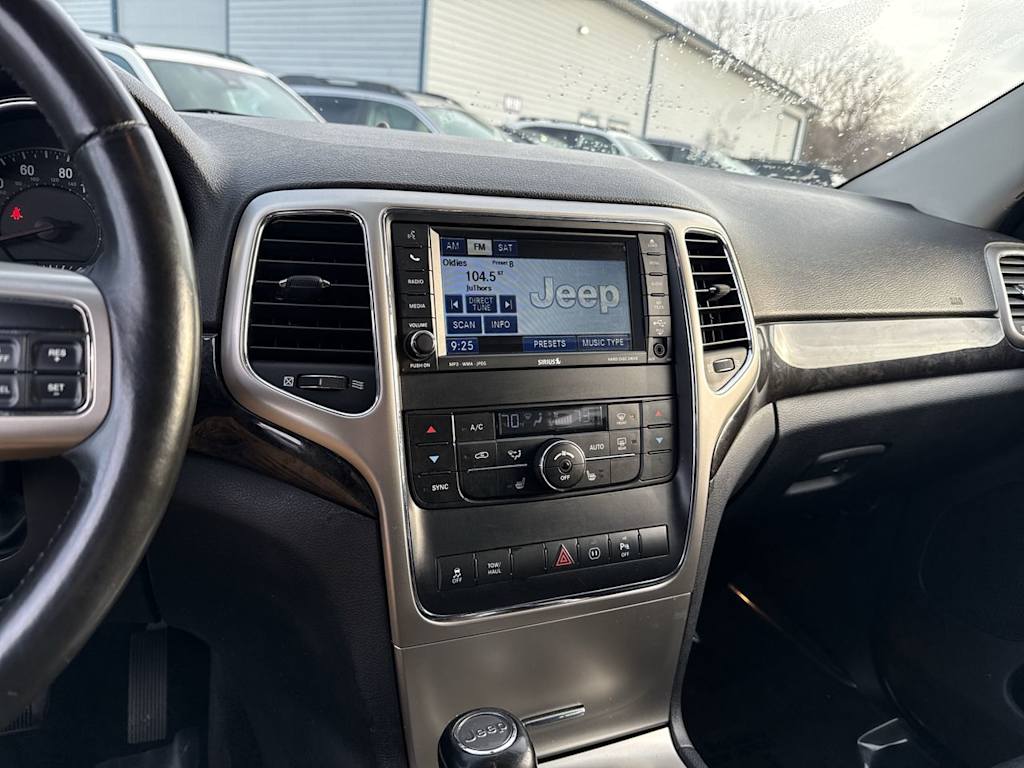 Thumbnail: 2011 Jeep Grand Cherokee - 29