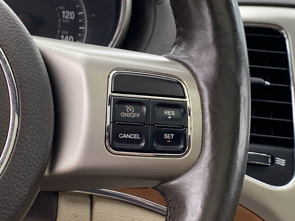 Thumbnail: 2011 Jeep Grand Cherokee - 30