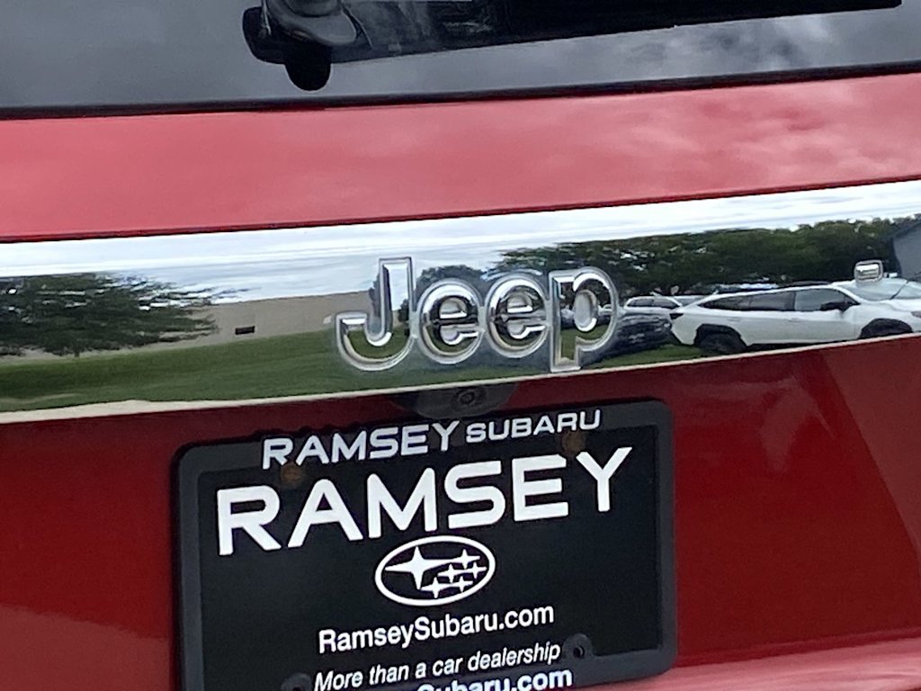 Thumbnail: 2011 Jeep Grand Cherokee - 23