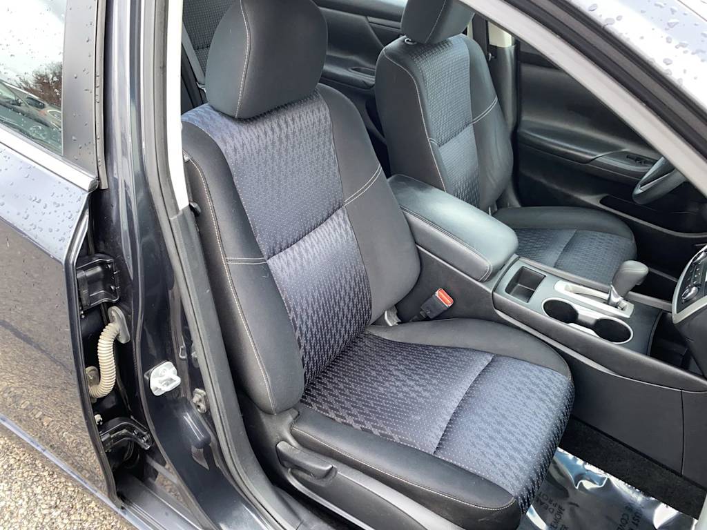 Thumbnail: 2016 Nissan Altima - 9