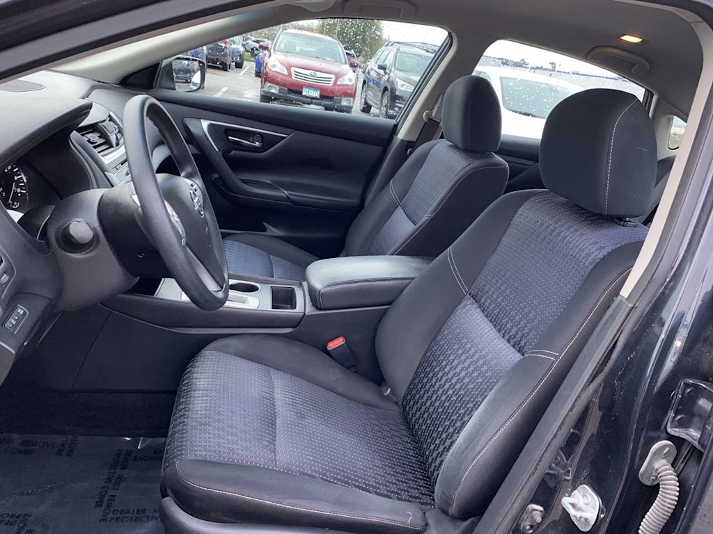 Thumbnail: 2016 Nissan Altima - 8