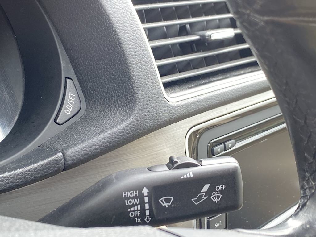 2015 Volkswagen Passat SE 15