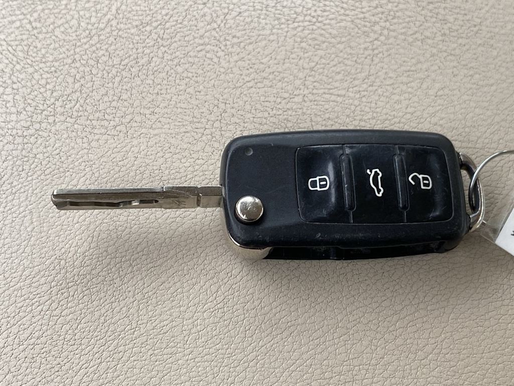 2015 Volkswagen Passat SE 18