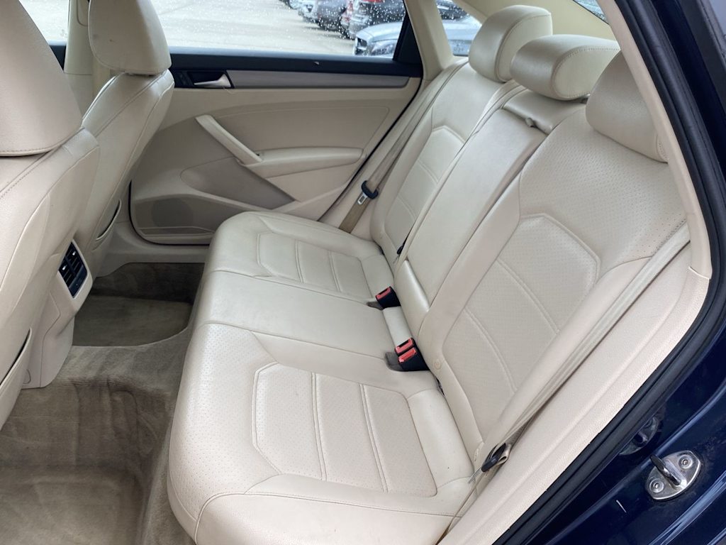 2015 Volkswagen Passat SE 24