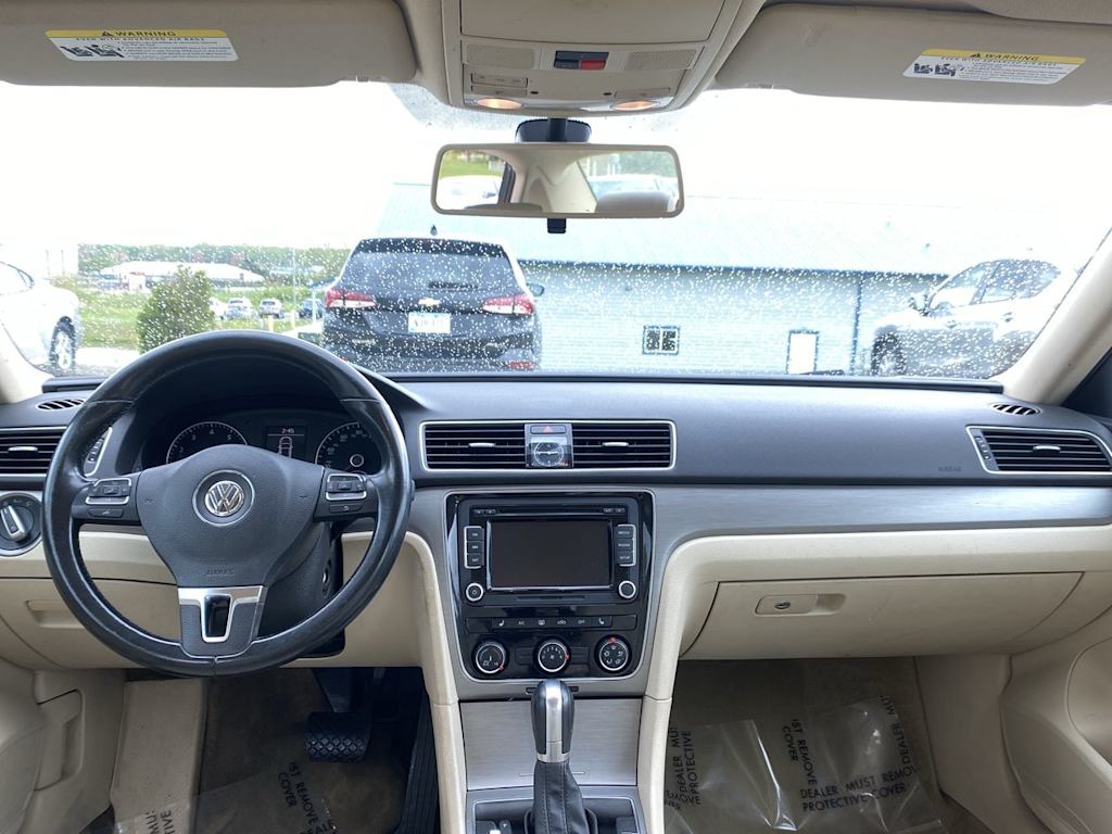 2015 Volkswagen Passat SE 9