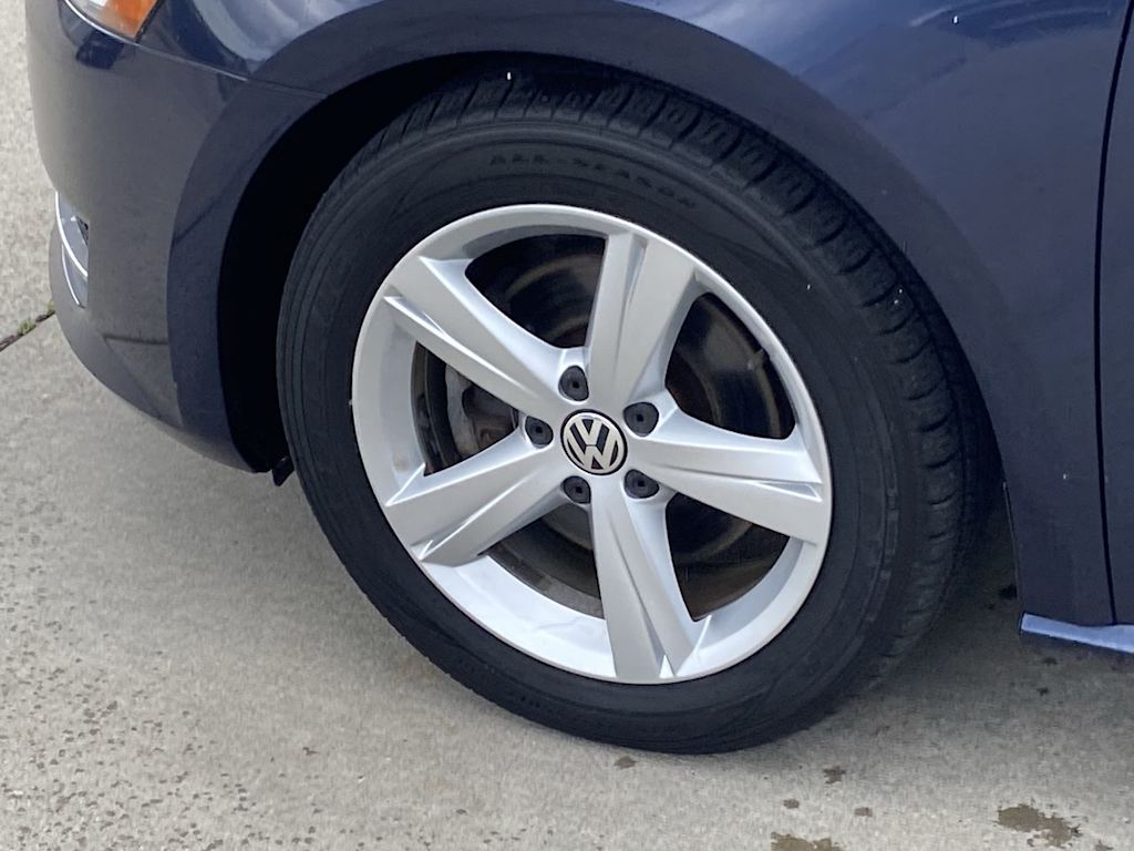 2015 Volkswagen Passat SE 7