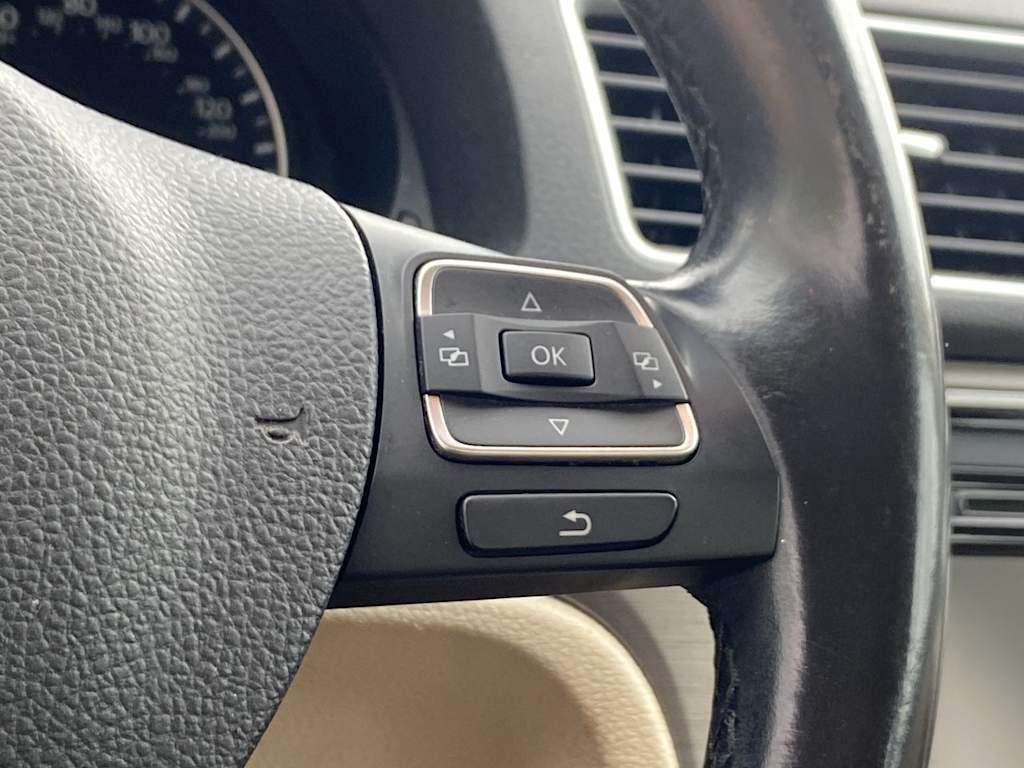 2015 Volkswagen Passat SE 27