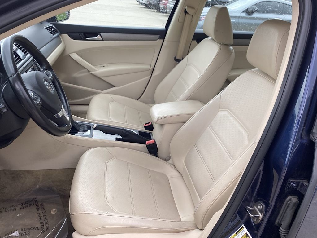 2015 Volkswagen Passat SE 10