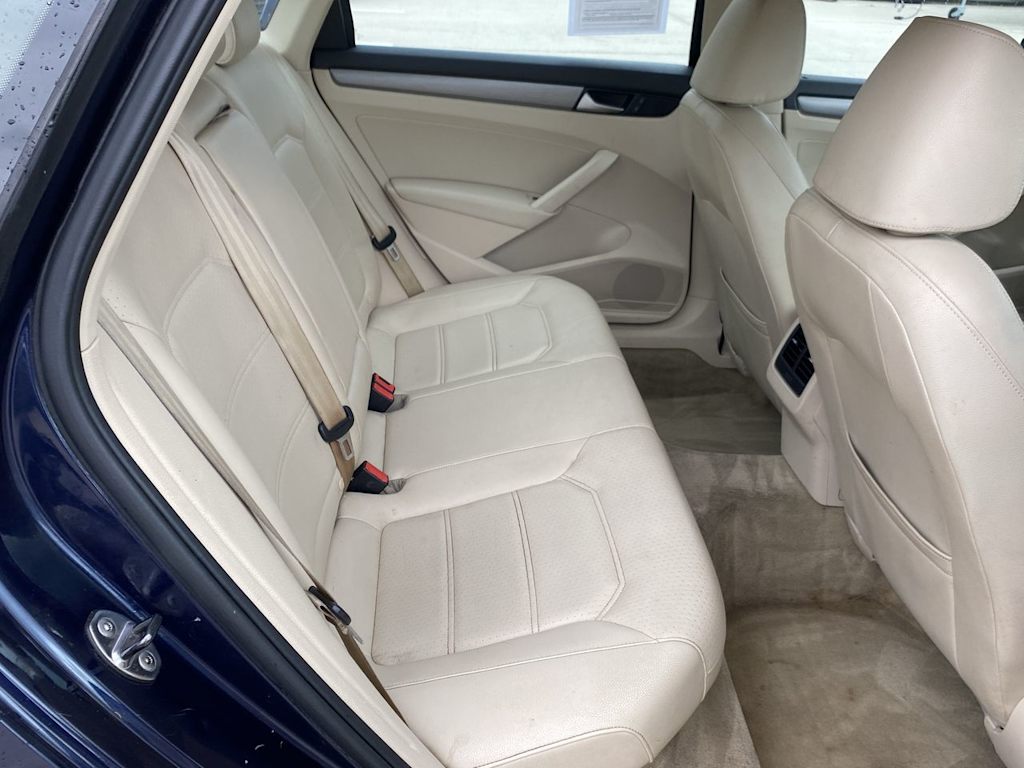 2015 Volkswagen Passat SE 25