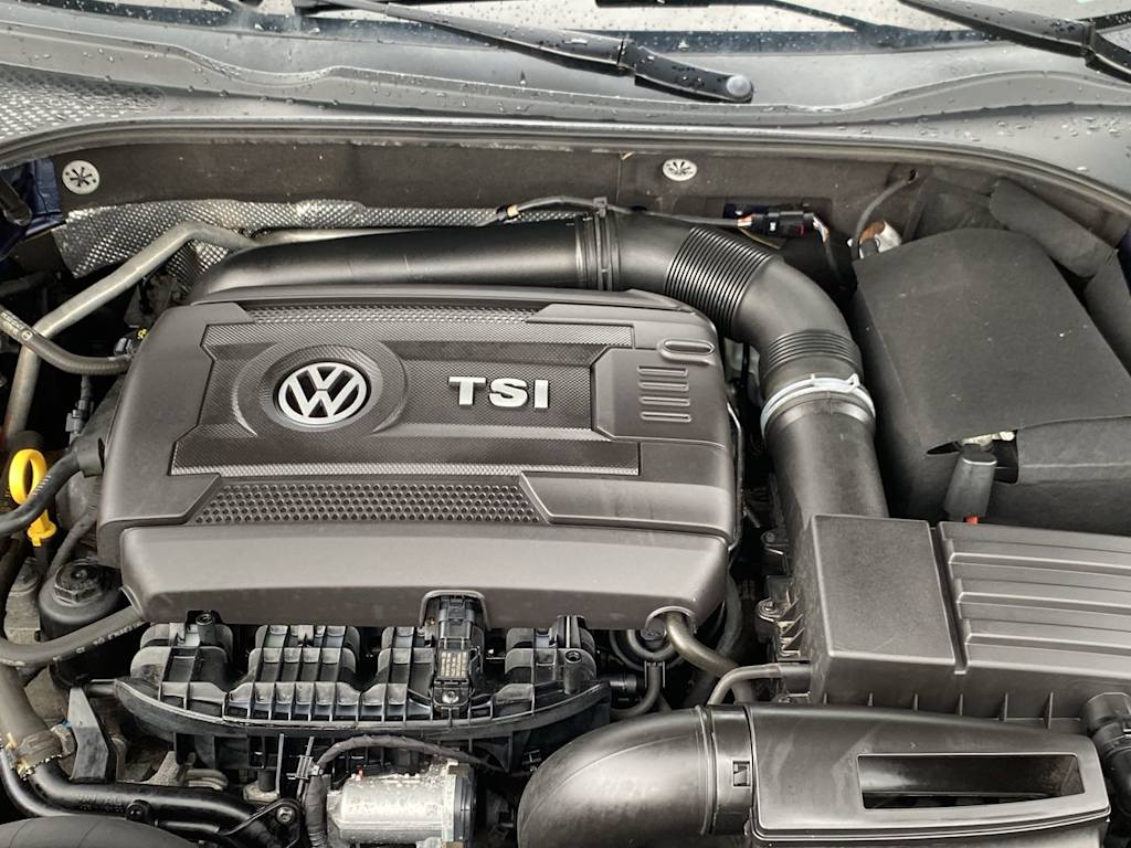 2015 Volkswagen Passat SE 8