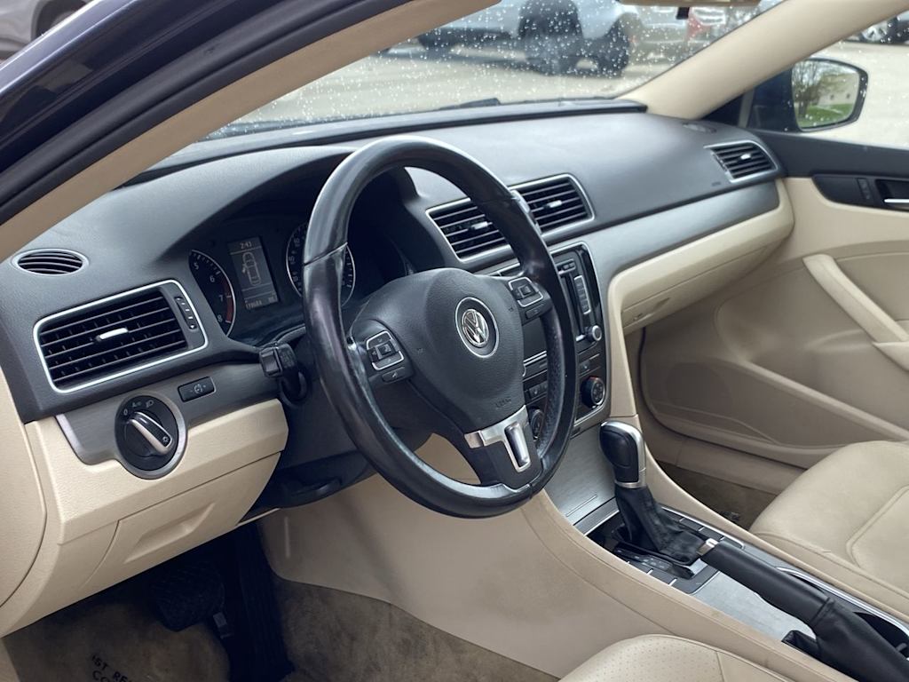 2015 Volkswagen Passat SE 2