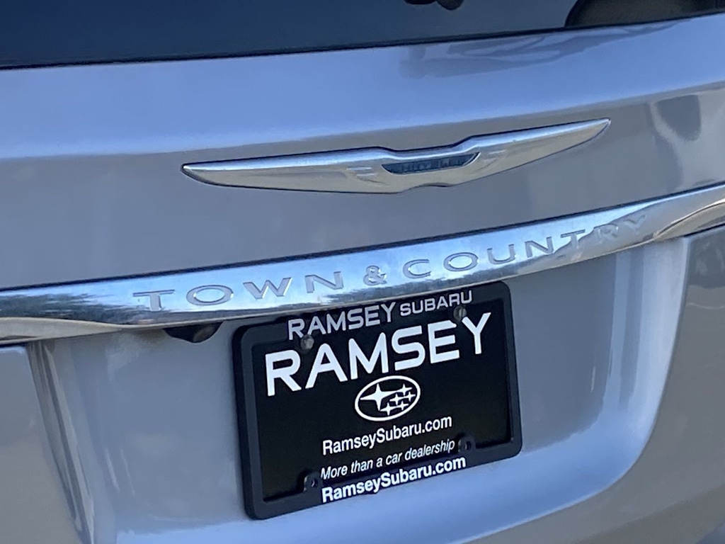 Thumbnail: 2016 Chrysler Town & Country - 24