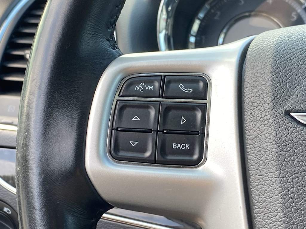 Thumbnail: 2016 Chrysler Town & Country - 28