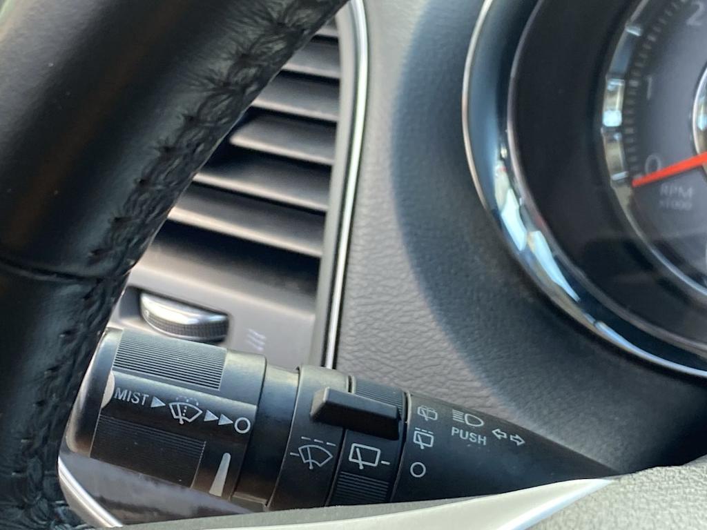 Thumbnail: 2016 Chrysler Town & Country - 30