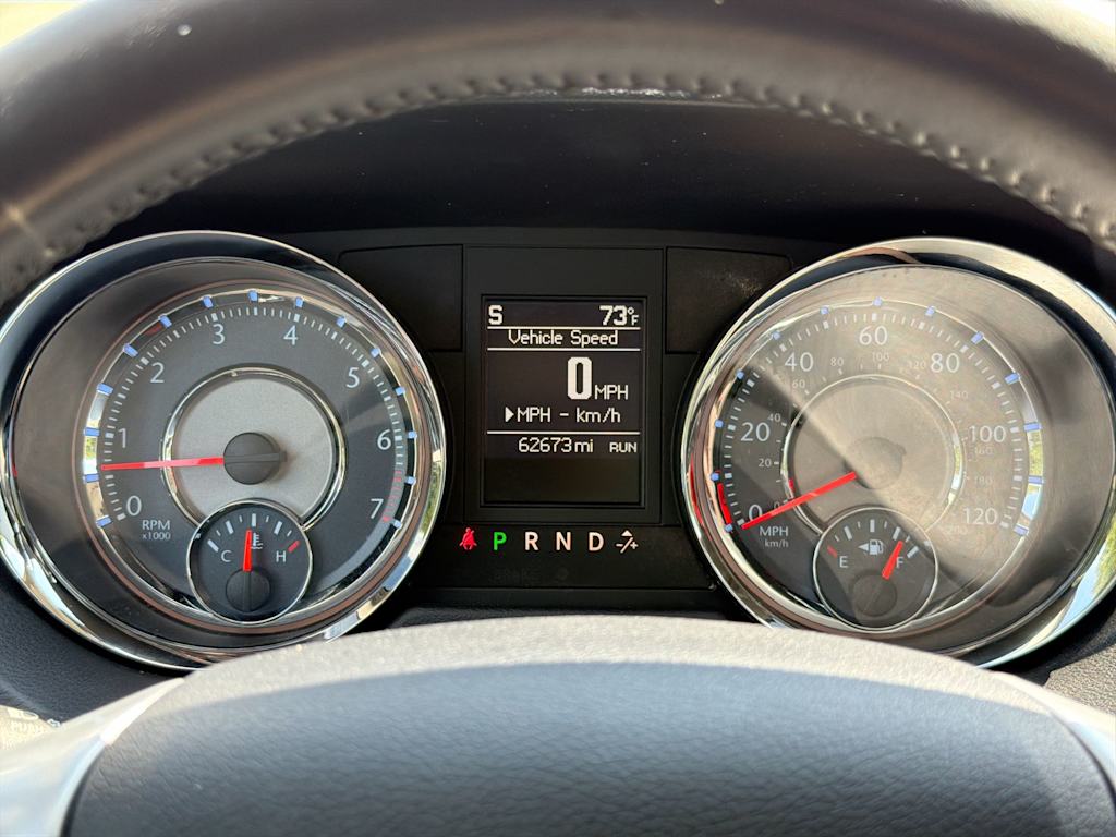 Thumbnail: 2015 Chrysler Town & Country - 16