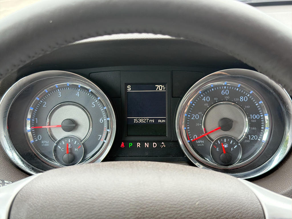 Thumbnail: 2016 Chrysler Town & Country - 15