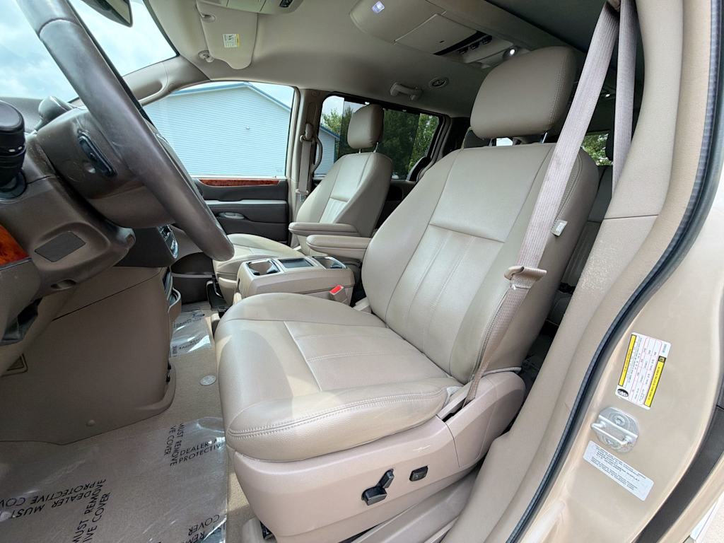 Thumbnail: 2016 Chrysler Town & Country - 9
