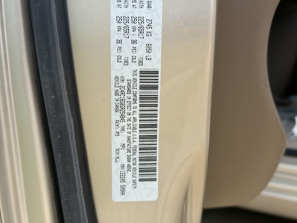 Thumbnail: 2016 Chrysler Town & Country - 18