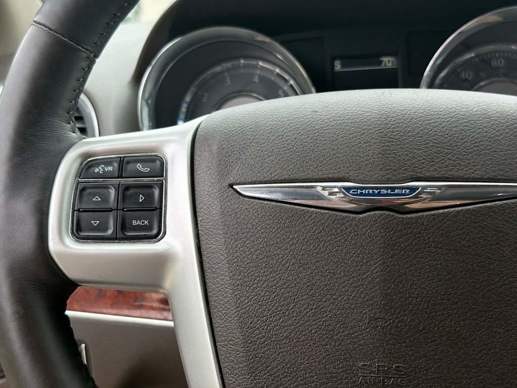 Thumbnail: 2016 Chrysler Town & Country - 26