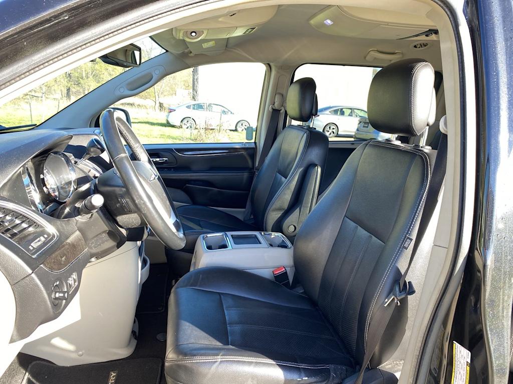 2014 Chrysler Town & Country Touring 11