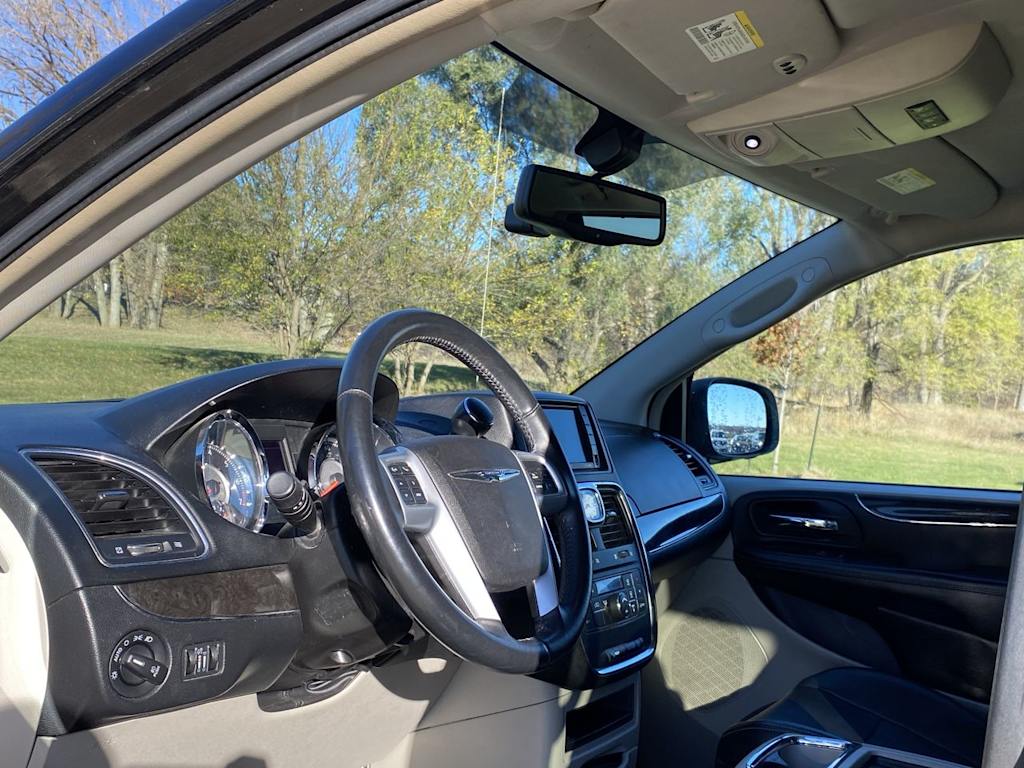 2014 Chrysler Town & Country Touring 2