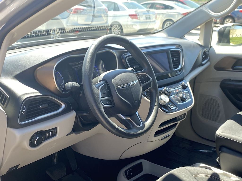 2018 Chrysler Pacifica LX 2
