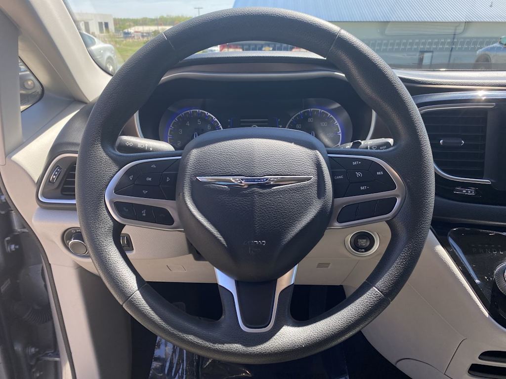 2018 Chrysler Pacifica LX 13
