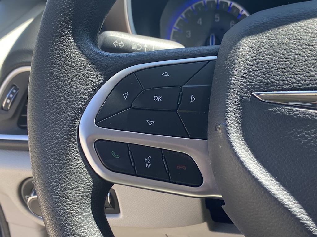 2018 Chrysler Pacifica LX 27