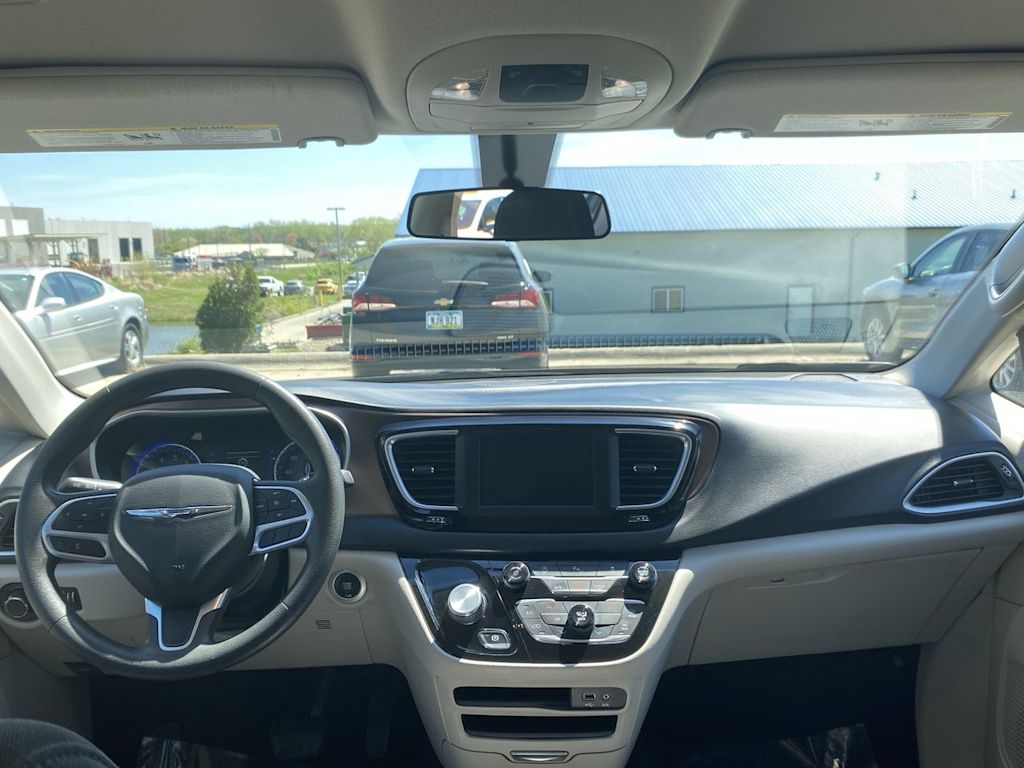2018 Chrysler Pacifica LX 9