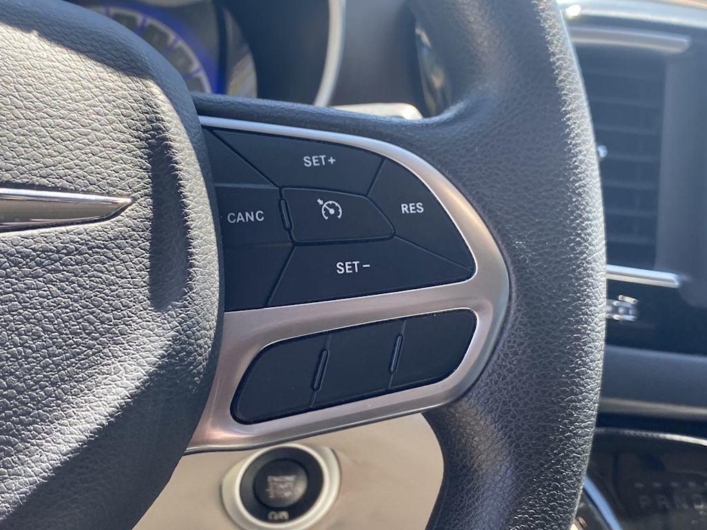 2018 Chrysler Pacifica LX 28