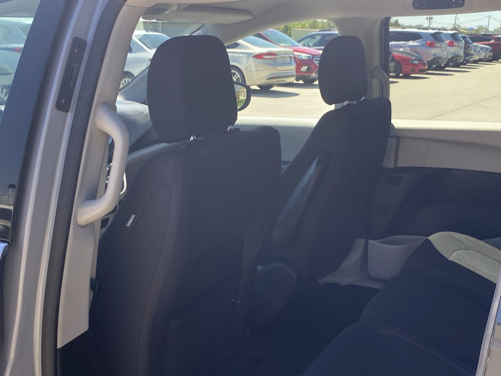 2018 Chrysler Pacifica LX 11