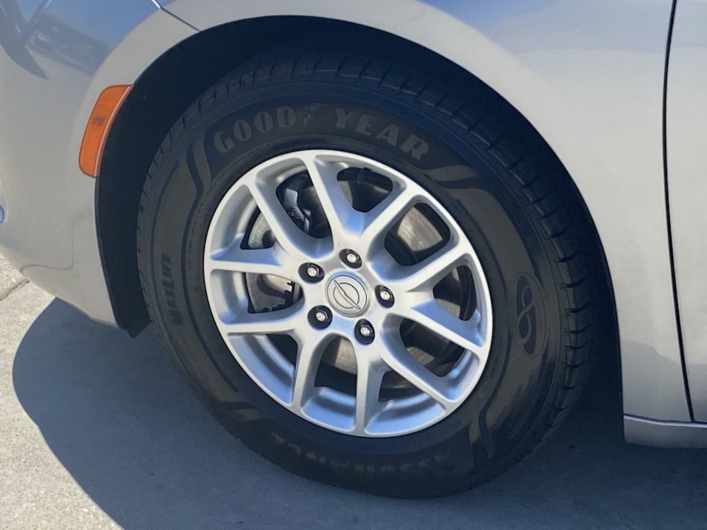 2018 Chrysler Pacifica LX 7