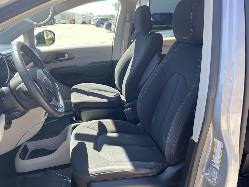 2018 Chrysler Pacifica LX 10