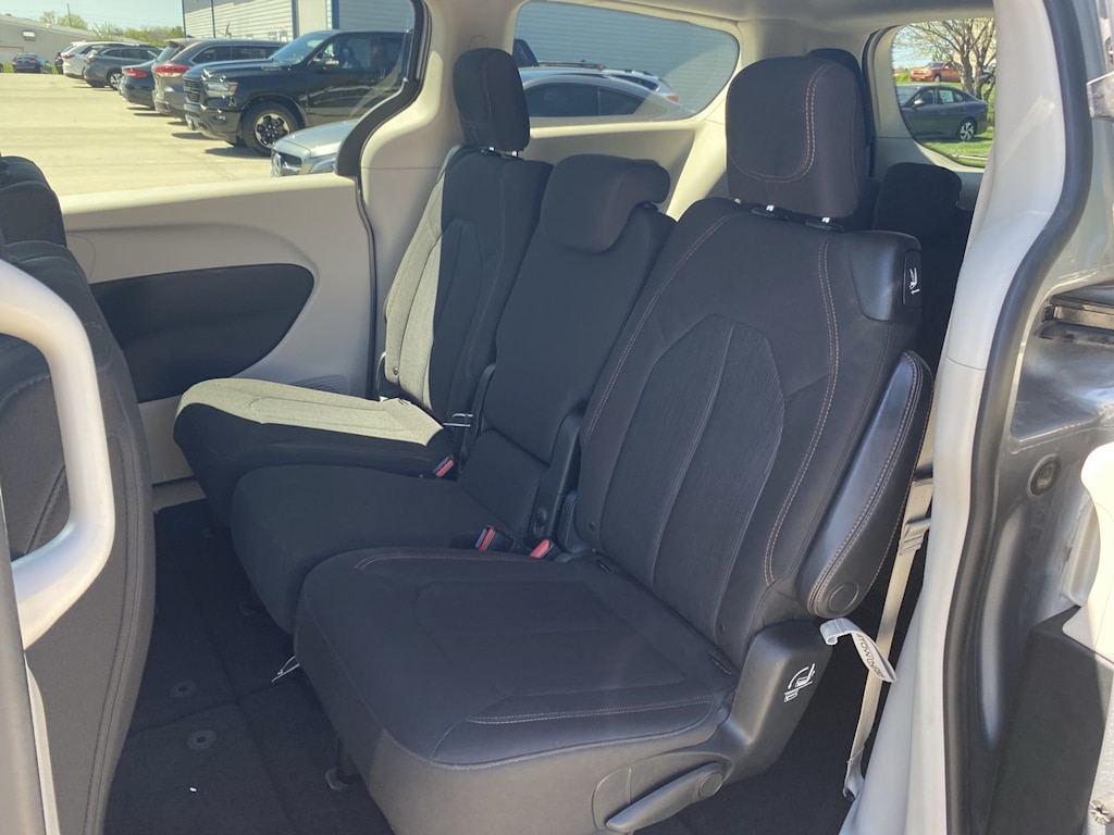 2018 Chrysler Pacifica LX 12