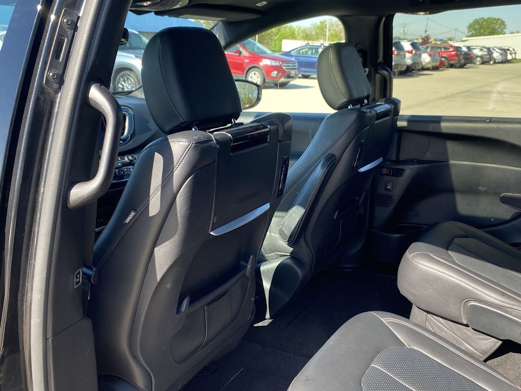 2018 Chrysler Pacifica  12