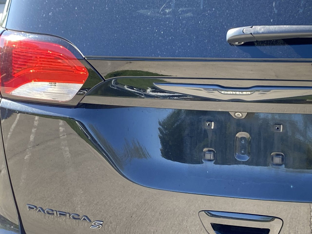 2018 Chrysler Pacifica  22