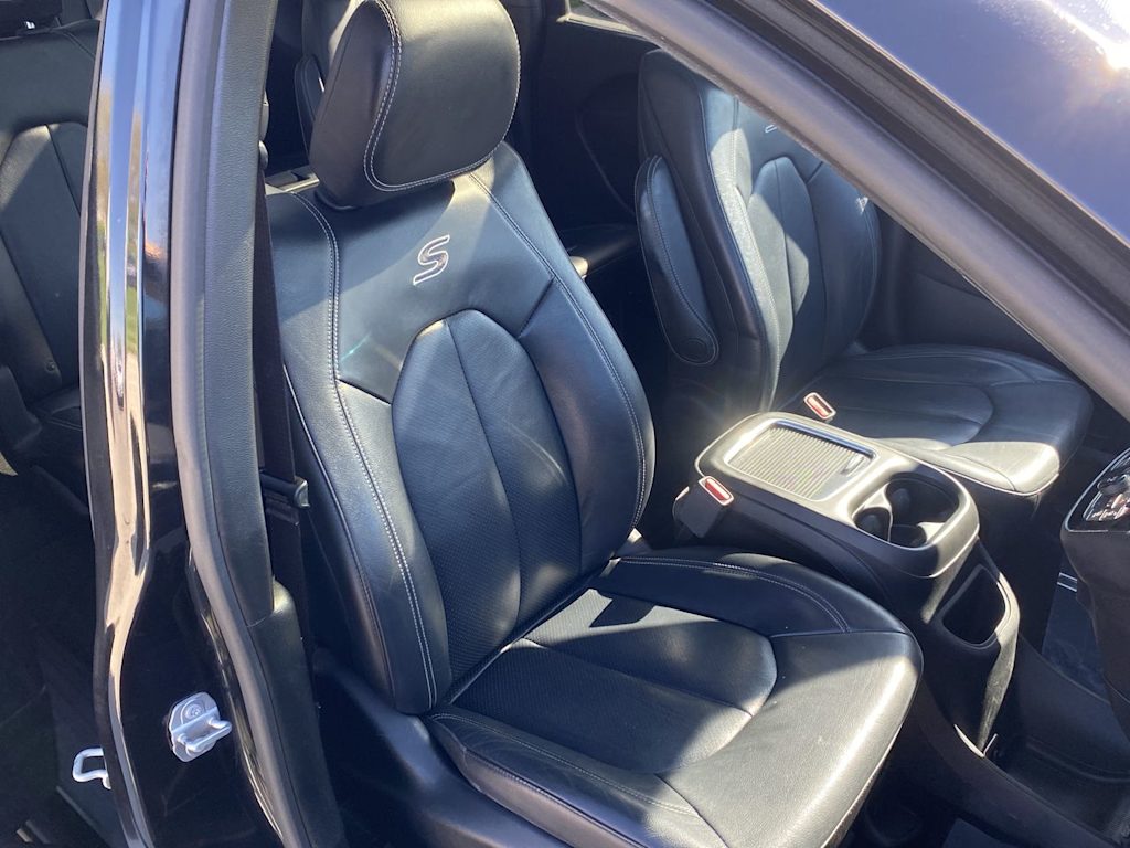 2018 Chrysler Pacifica  11