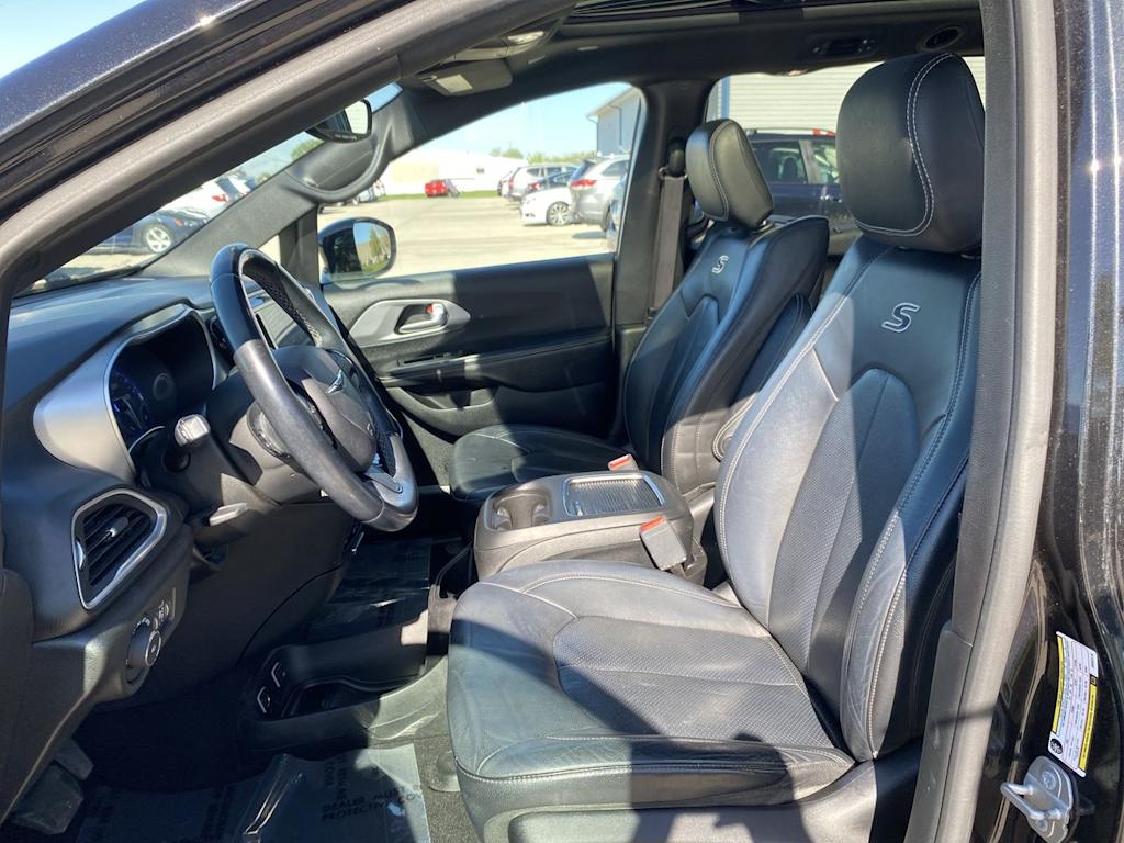 2018 Chrysler Pacifica  10
