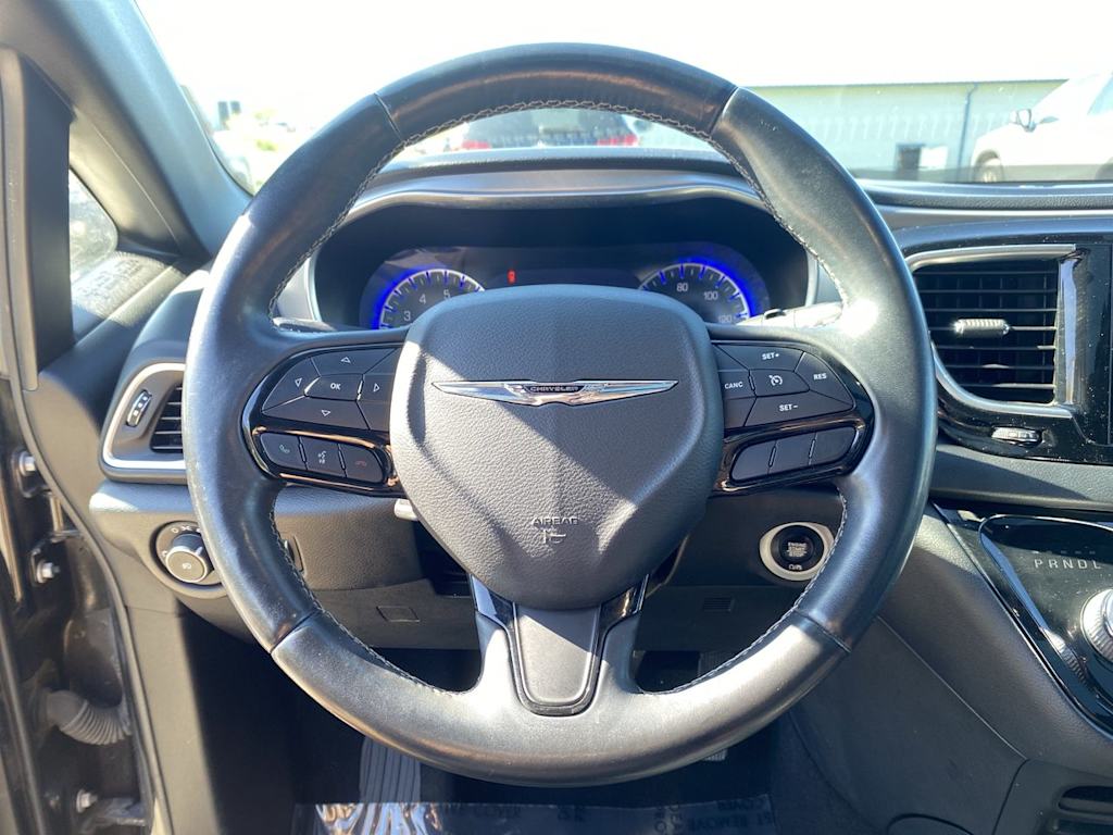 2018 Chrysler Pacifica  13