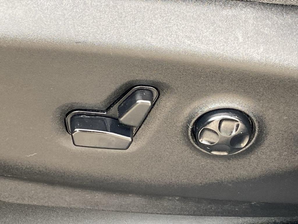 2018 Chrysler Pacifica  25