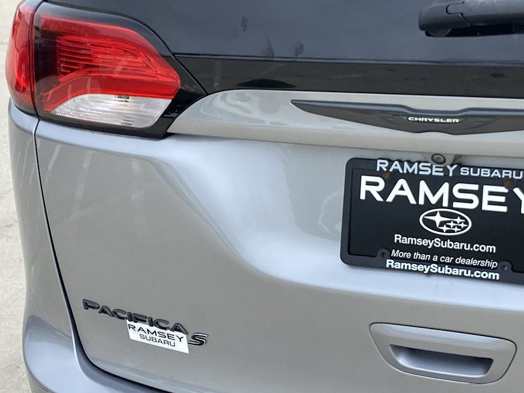 2018 Chrysler Pacifica  24